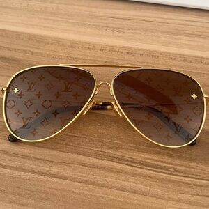 Louis Vuitton pilot sunglasses